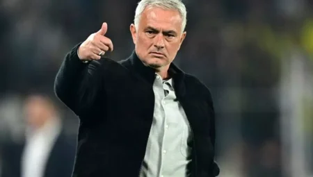 Dünyaca ünlü eski futbolcu, Mourinho’yu Premier Lig’e çağırdı