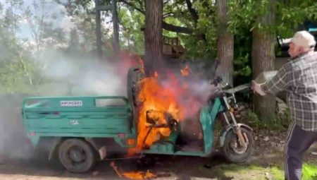 Amasya’da elektrikli motosiklet alev alev yandı